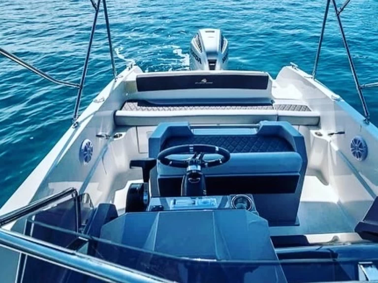 Bateau à moteur à louer à Trogir au meilleur prix
