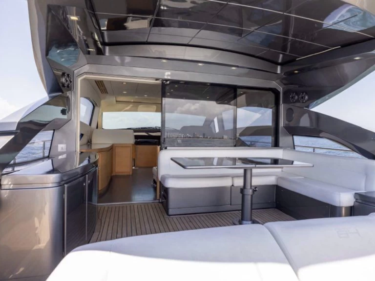 Location Bateau à moteur à Antibes - Pershing Pershing 64