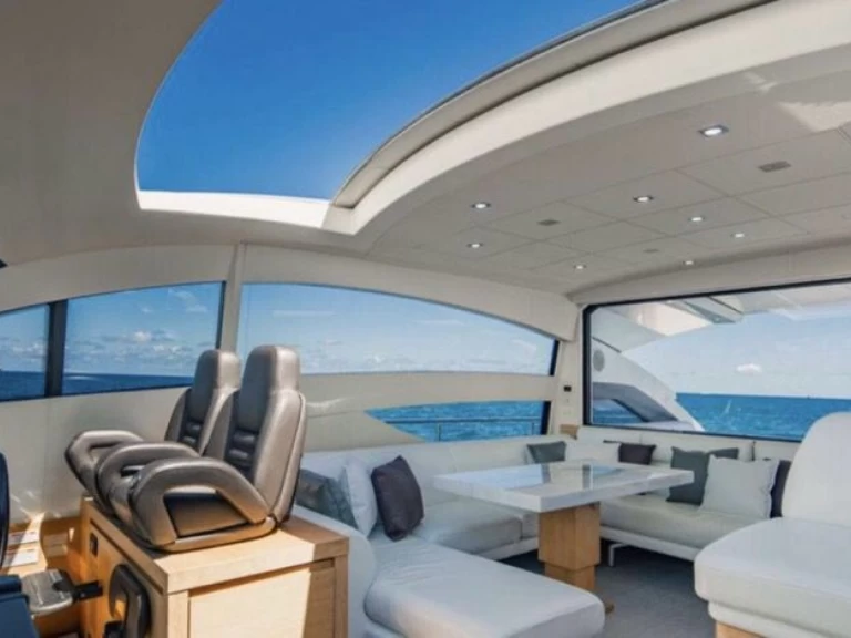 Bateau à moteur à louer à Antibes au meilleur prix