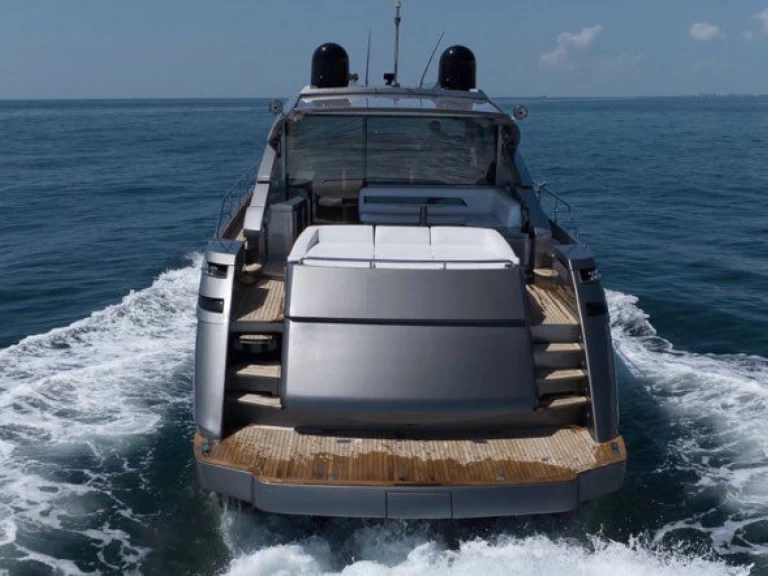 Location bateau Pershing Pershing 64 à Antibes sur Samboat
