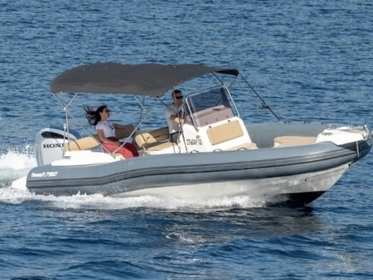 Location bateau Trogir pas cher 790 Pro Dynamic