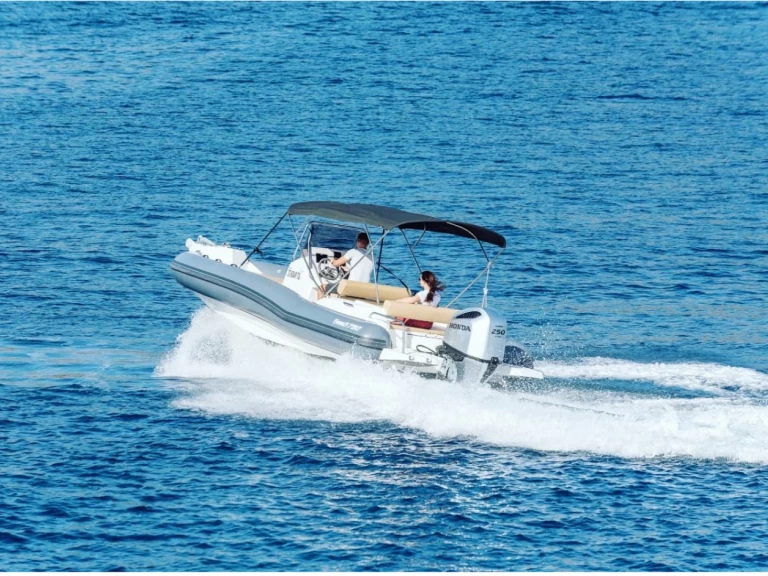 Location Bateau à moteur Marlin Boat avec permis