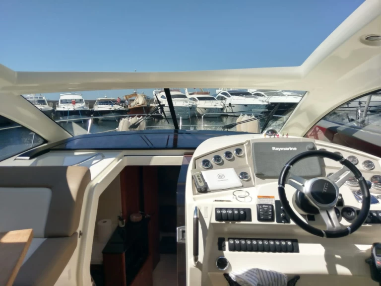 Louez un Prestige Prestige 390 S à Juan-les-Pins