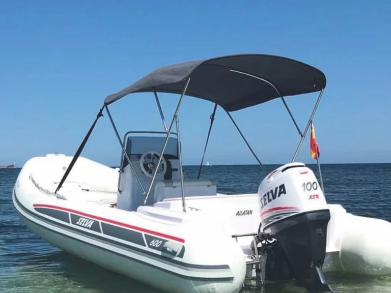 Location Bateau à moteur Selva avec permis