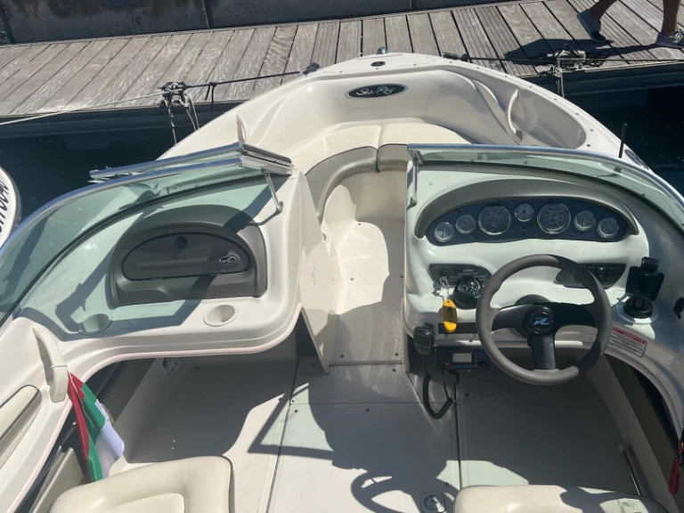 Location Bateau à moteur Sea Ray avec permis