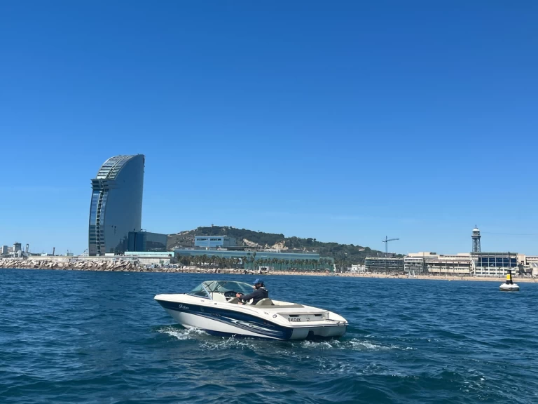 Bateau à moteur à louer à Barcelone au meilleur prix