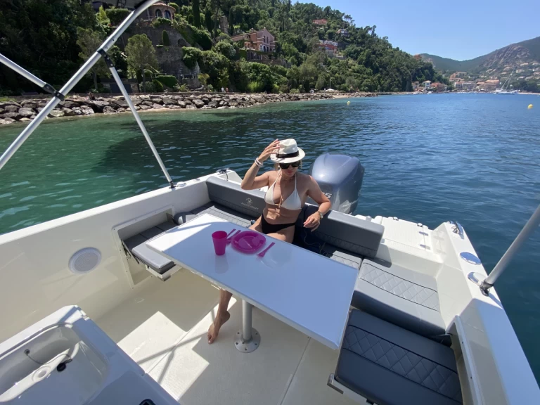 Location bateau Mandelieu-la-Napoule pas cher Pacific craft 750 sun cruiser