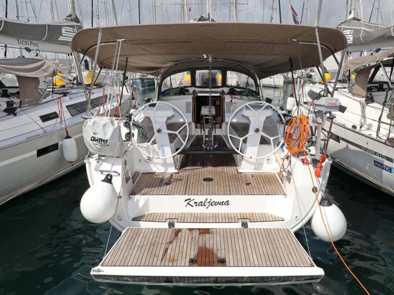 Louez un Bavaria Cruiser 41S à Murter-Kornati