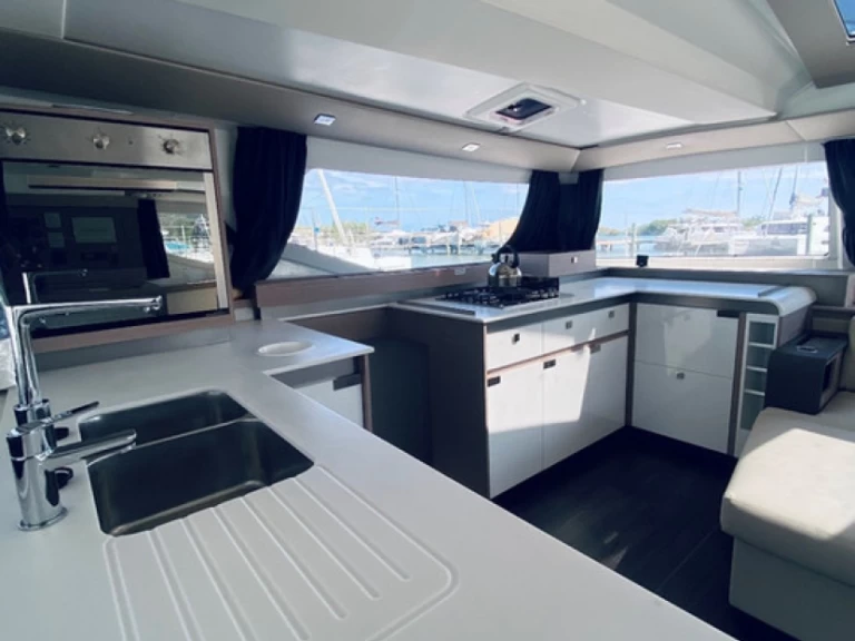 Location bateau Fountaine Pajot Elba 45 à Tortola sur Samboat