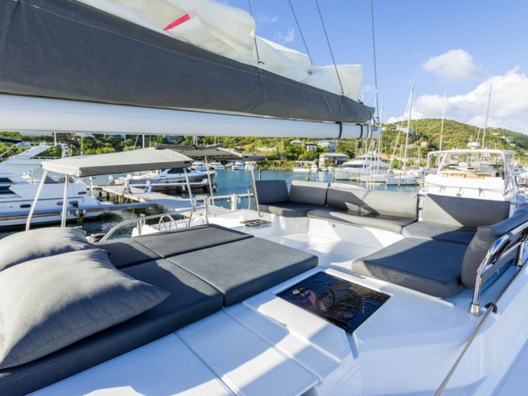 Location bateau Fountaine Pajot Elba 45 à Tortola sur Samboat