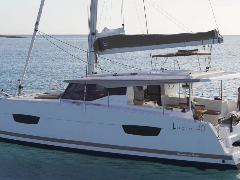 Location bateau Fountaine Pajot Lucia 40 à Saint-Raphaël sur Samboat