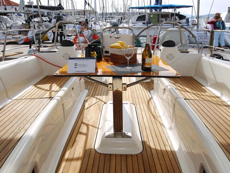 Location à Jezera - Bavaria Bavaria 43 Cruiser sur SamBoat