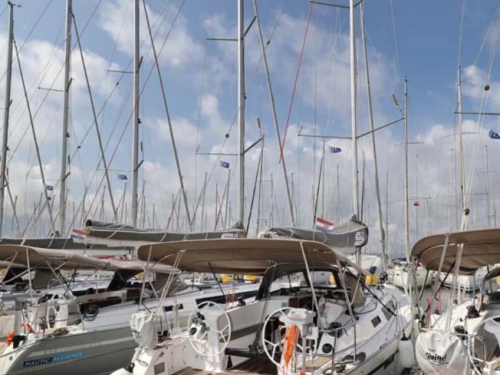 Louez un Bavaria Cruiser 41S à Murter-Kornati