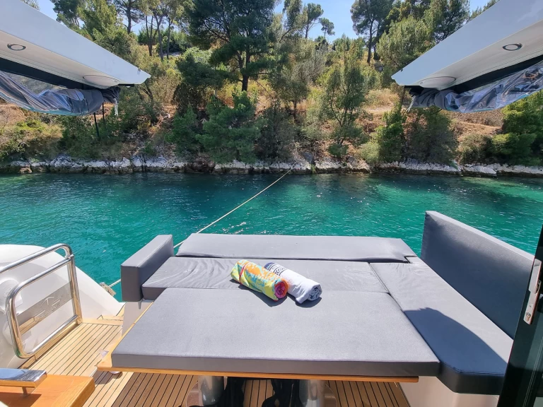 Location Yacht à Kaštela - Sealine Sealine C390