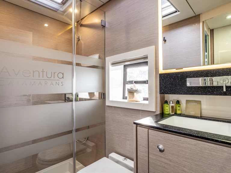 Bateau à moteur à louer à Álimos au meilleur prix