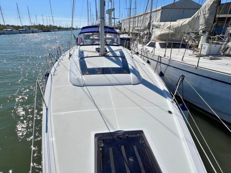 Bénéteau Oceanis 51.1 a louer à Furnari