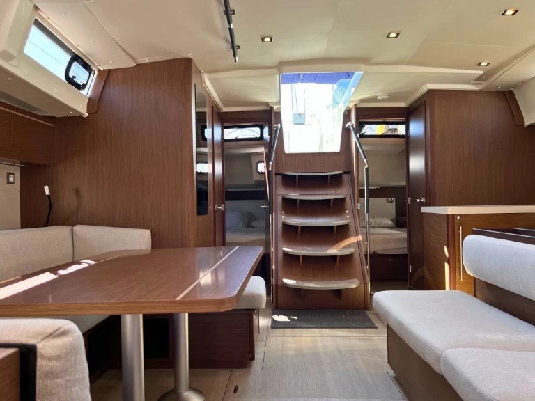 Louez un Bénéteau Oceanis 51.1 à Furnari