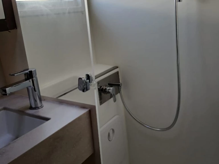 Location bateau Lagoon Lagoon 46 à Lávrio sur Samboat