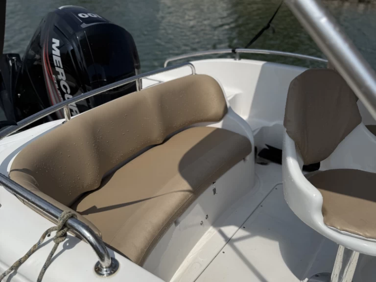 Bateau à moteur à louer à Carnon-Plage au meilleur prix