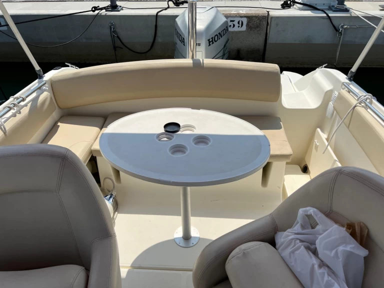 Location bateau Jeanneau Cap Camarat 7.15 WA à Les Issambres sur Samboat