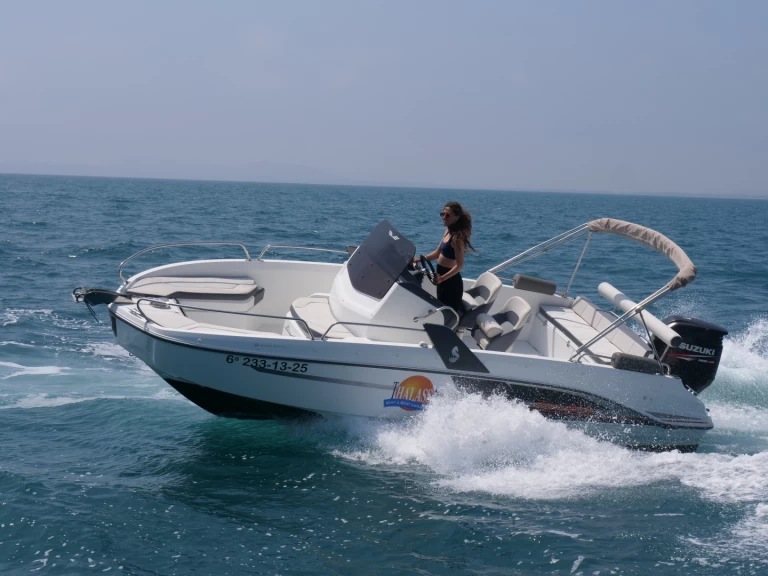 Bénéteau Flyer 6.6 SPACEdeck a louer à Empuriabrava