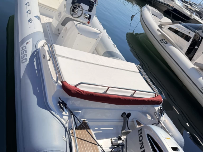 Semi-rigide à louer à Porto di Mergellina au meilleur prix