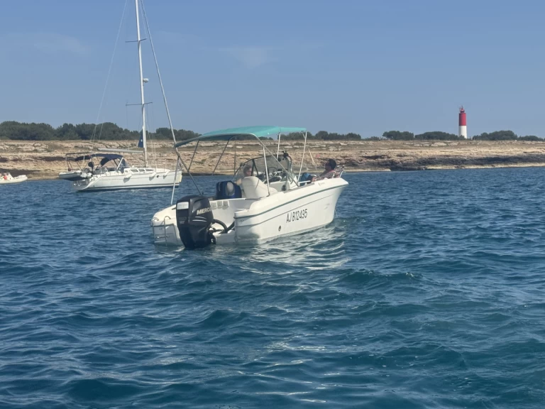 Louer Bateau à moteur avec ou sans skipper Jeanneau à Fos-sur-Mer