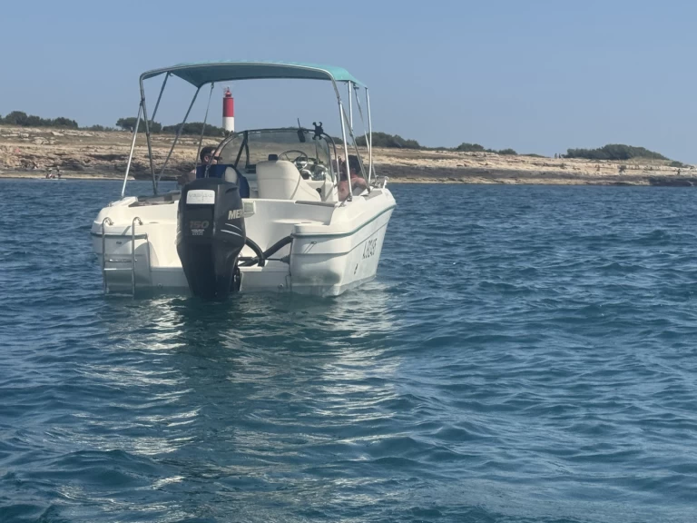 Location Bateau à moteur Jeanneau avec permis