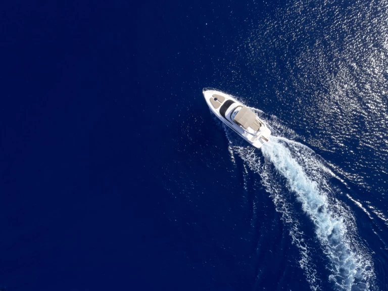 Louer Bateau à moteur avec ou sans skipper Régal à Lávrio