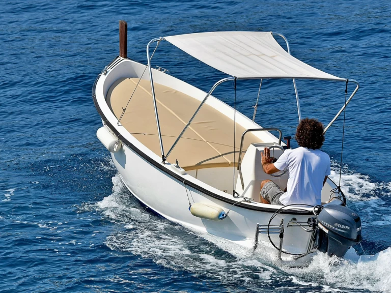 Location Bateau à moteur Albona avec permis