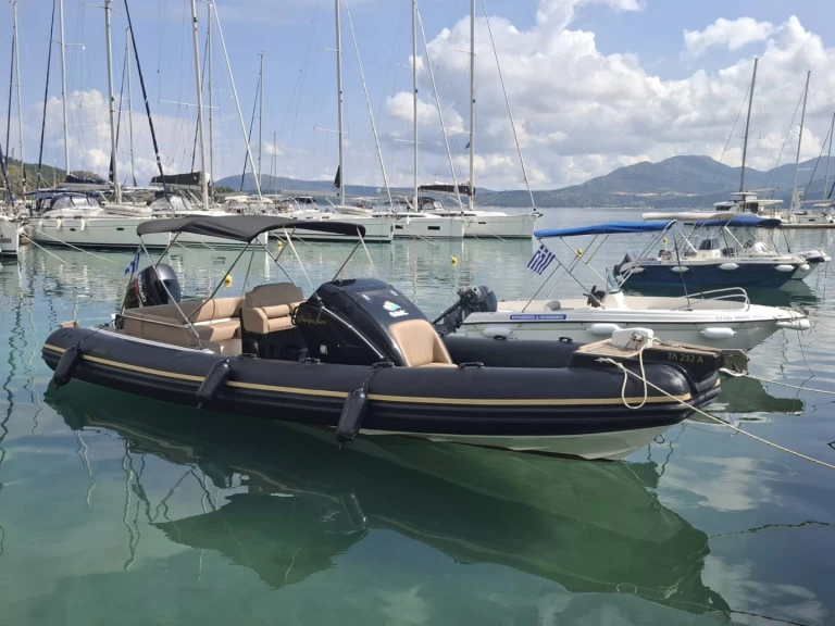 Semi-rigide à louer à Nikiána au meilleur prix