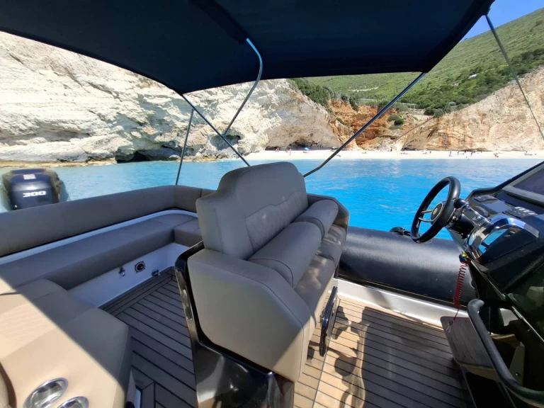 yo boats 8.60 a louer à Nikiána