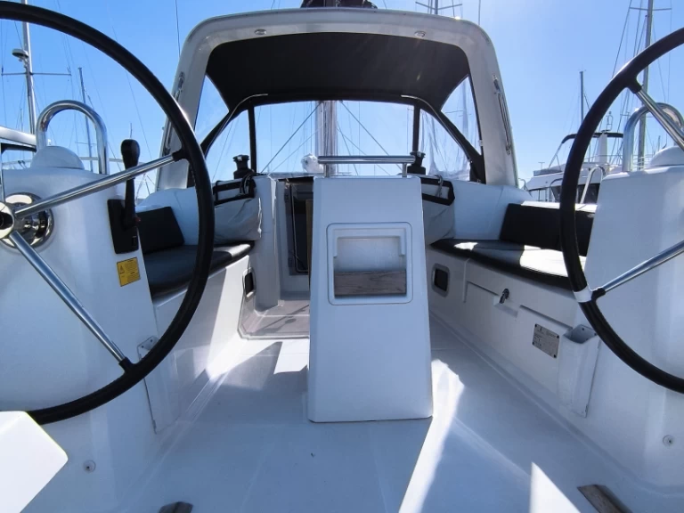 Louer Voilier avec ou sans skipper Bénéteau à Les Sables-d'Olonne