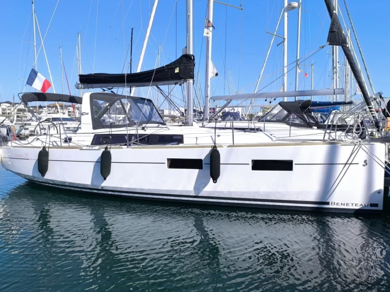 Location bateau Les Sables-d'Olonne pas cher Oceanis 35