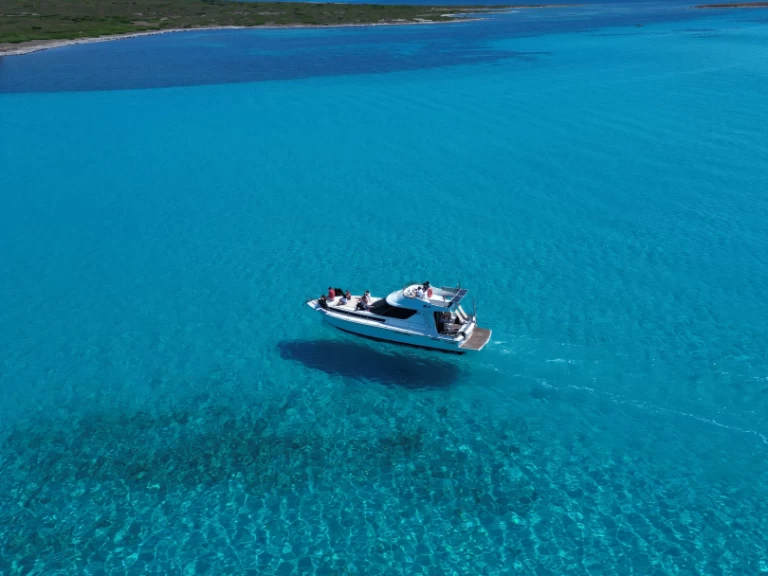 Location Bateau à moteur Azimut avec permis