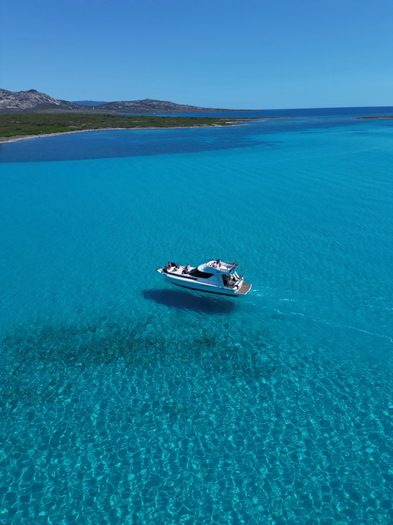 Location Bateau à moteur Azimut avec permis