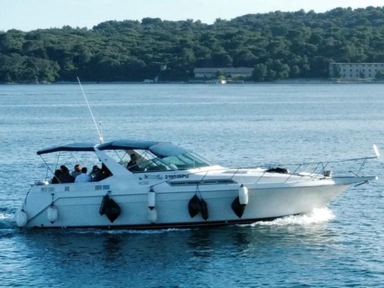 Location à Pula - Chris Craft Express 360 sur SamBoat