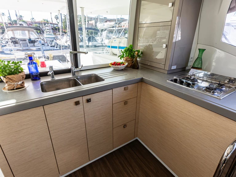 Louez un Fountaine Pajot Lucia 40 à Furnari