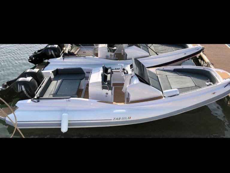 Louer Semi-rigide avec ou sans skipper Zar à Saint-Florent