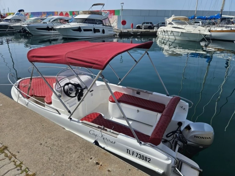 Bateau à moteur à louer à Saint-Raphaël au meilleur prix