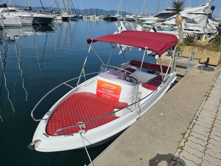 Louez un B2 Marine CAP-FERRET 452 Open San Permis à Saint-Raphaël