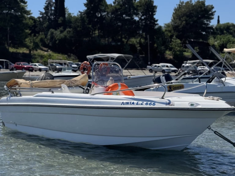 Bateau à moteur à louer à Zakynthos au meilleur prix