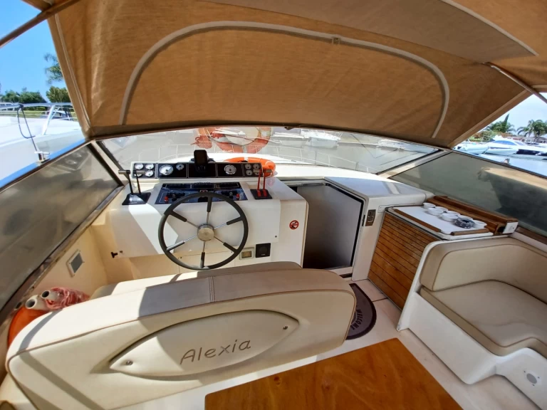 Louer Bateau à moteur avec ou sans skipper Partenautica à Terracina