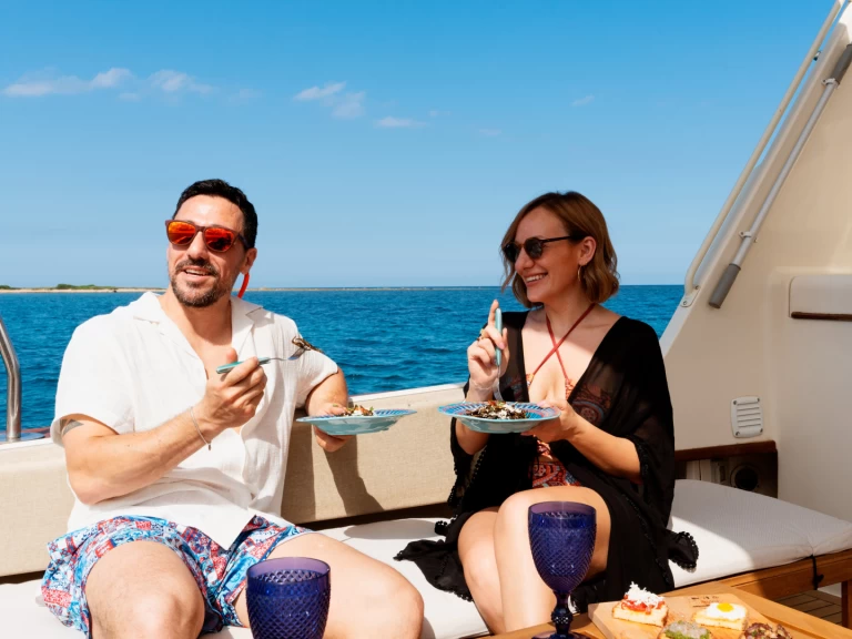 Louez un Hatteras Hatteras 52 Convertible à Marzamemi