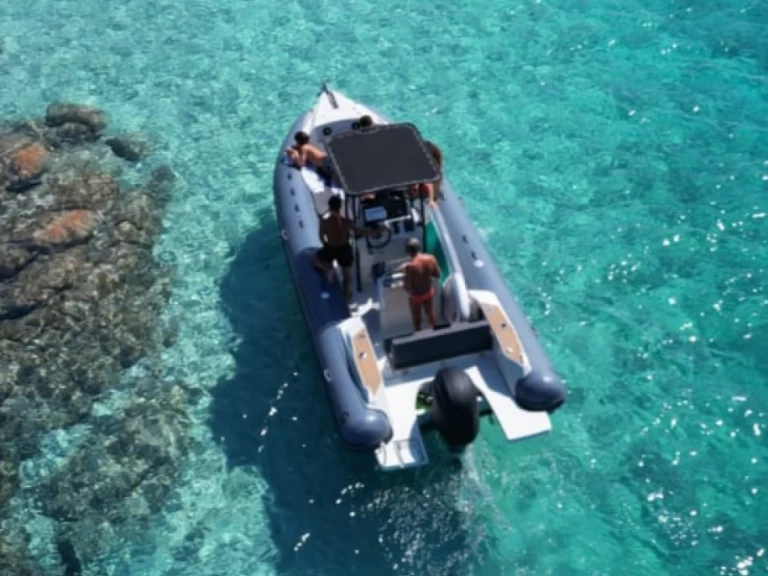 Louer Semi-rigide avec ou sans skipper Capelli à Palau