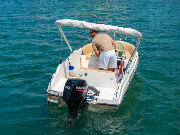 Louer Bateau à moteur avec ou sans skipper kruger à Poreč