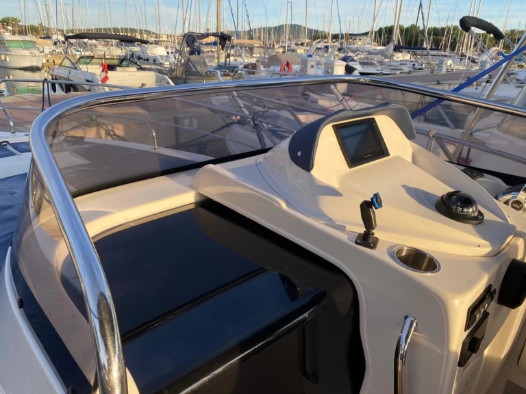 Bateau à moteur à louer à Saint-Tropez au meilleur prix