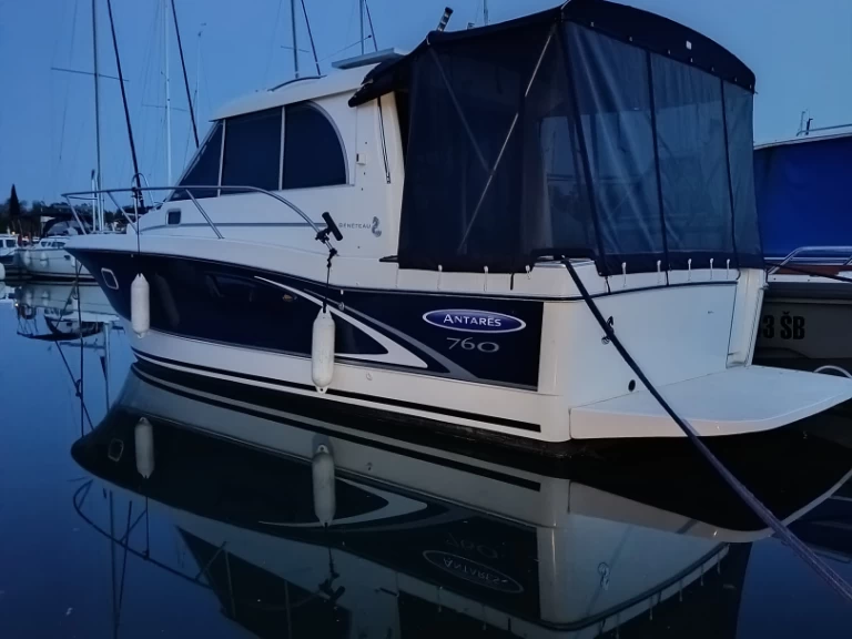 Louer Bateau à moteur avec ou sans skipper Bénéteau à Sibenik