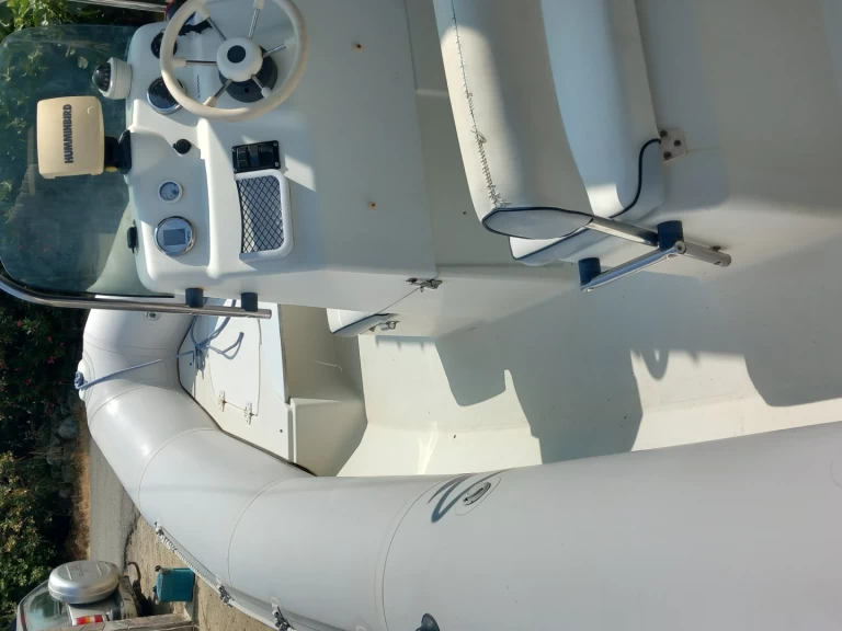 Location Semi-rigide à Sainte-Lucie de Porto-Vecchio - Zodiac Explorer 640