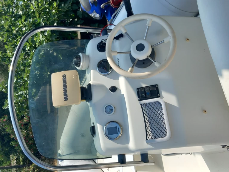 Louer Semi-rigide avec ou sans skipper Zodiac à Sainte-Lucie de Porto-Vecchio